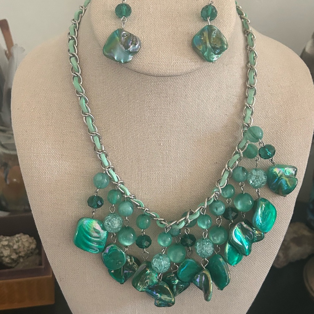 Vintage Dyed Teal Mother of Pearl Shell & Glass Beaded Necklace & Earrings Set